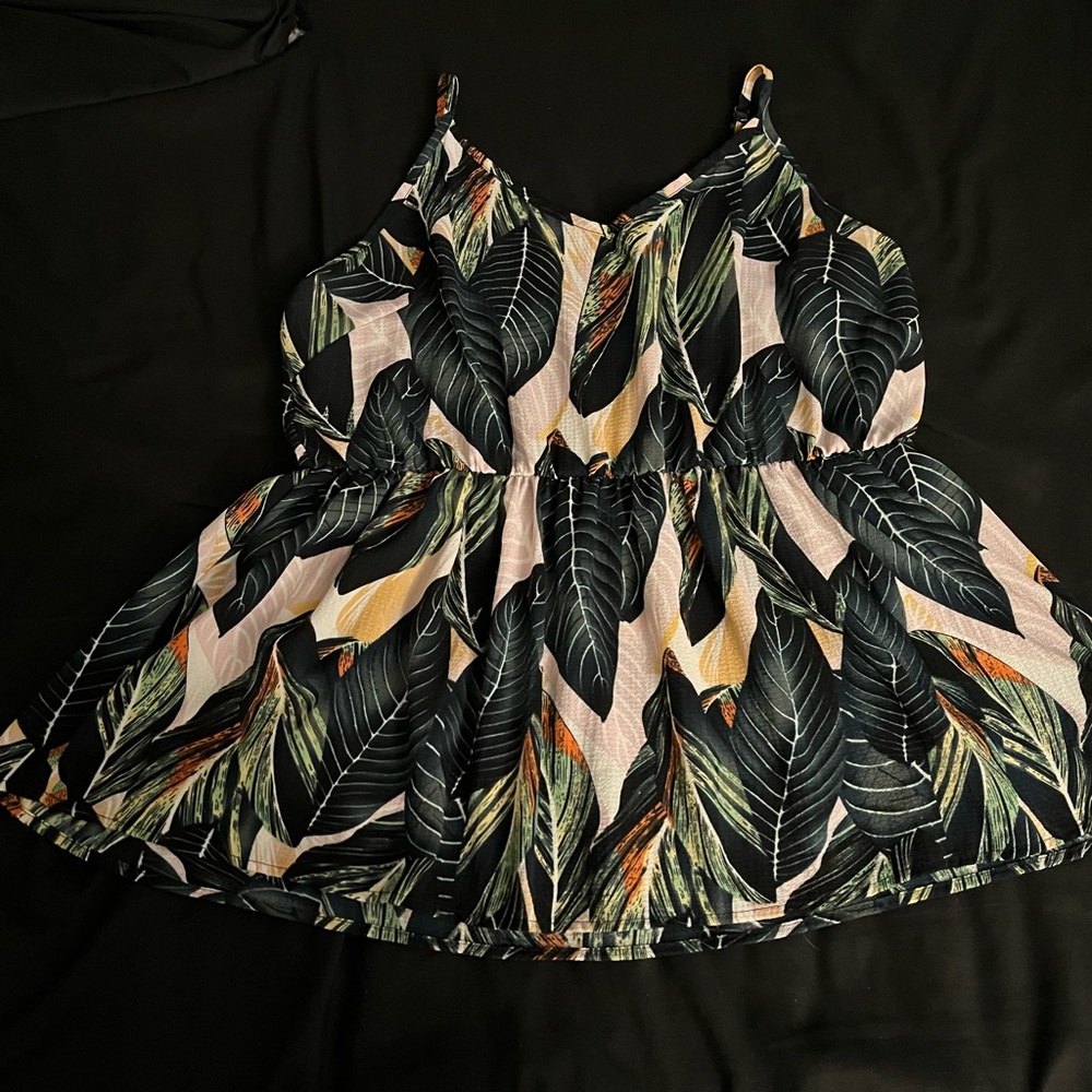 Women’s pink and green palm leaf print tank in size large